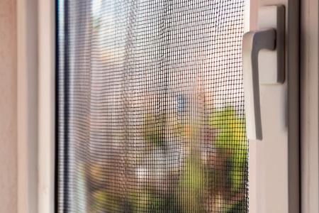 comment-choisir-la-bonne-moustiquaire-pour-sa-fenetre